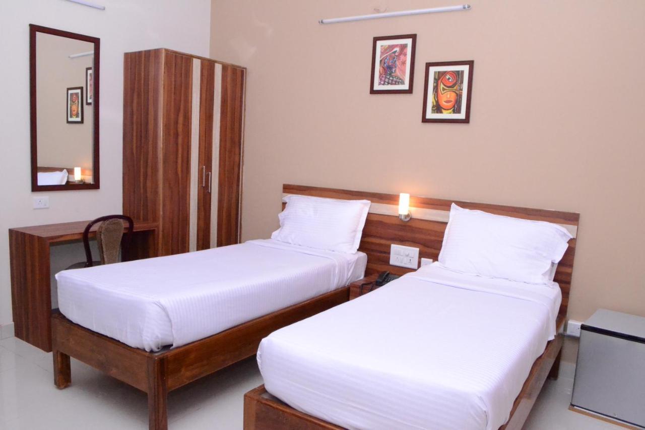 Hotel Eden Roc Bhubaneswar Exterior foto
